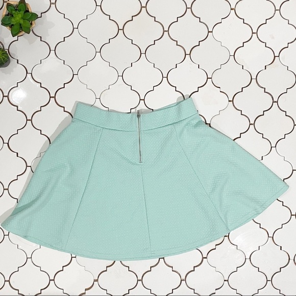 H&M fit and flare skirt - Picture 2 of 3